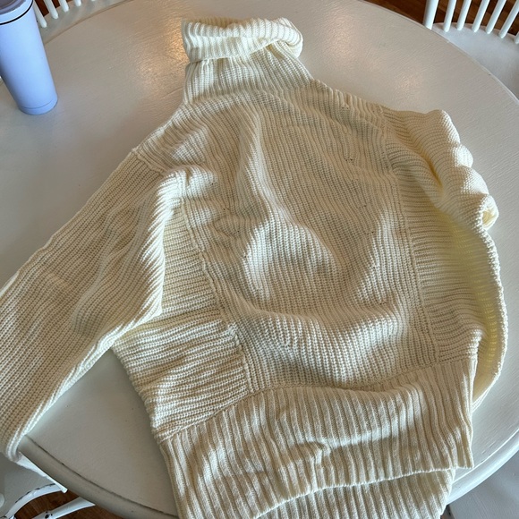 Chunky Ivory Turtleneck Freepeople - Picture 3 of 7